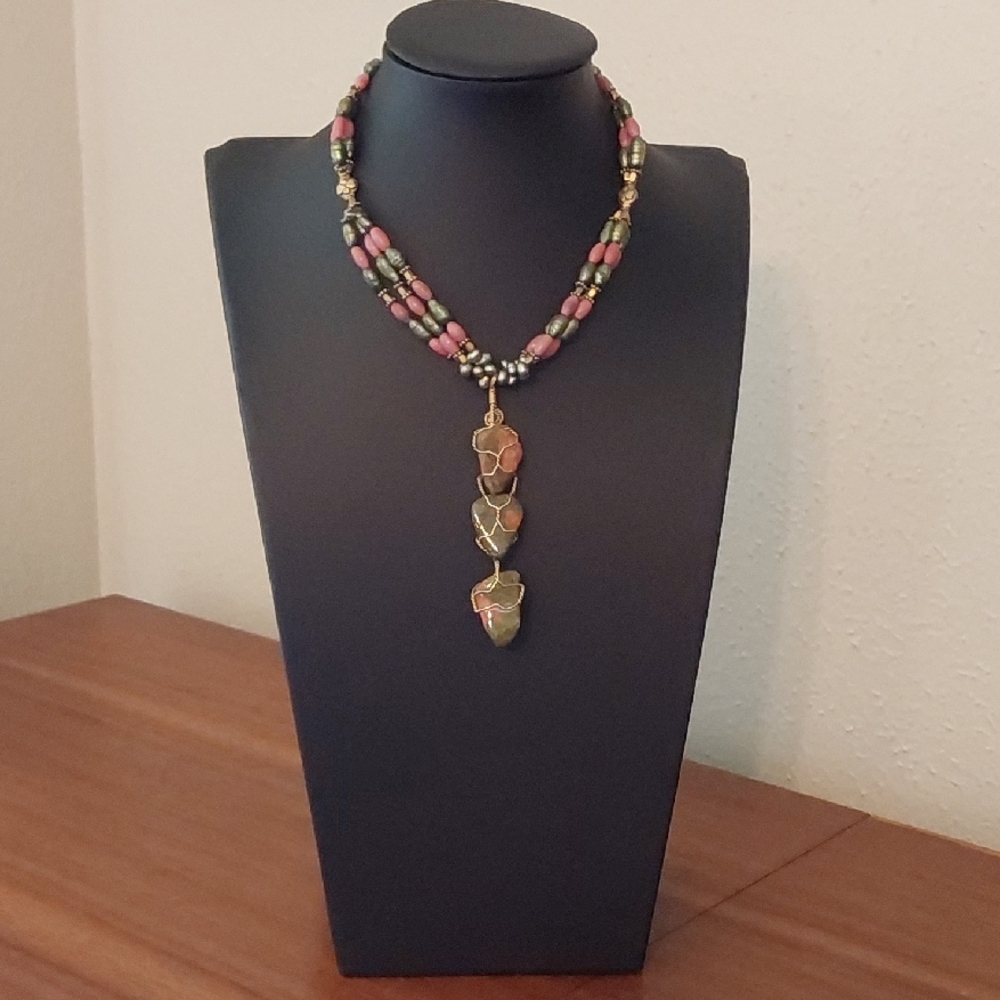 Elegant Multicolor Beaded Necklace